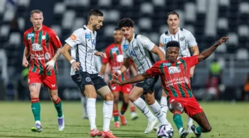 الشباب يكشف أسباب قرار الفيفا بوقف تسجيل لاعبيه ويعد بحل فوراً في دوري روشن السعودي